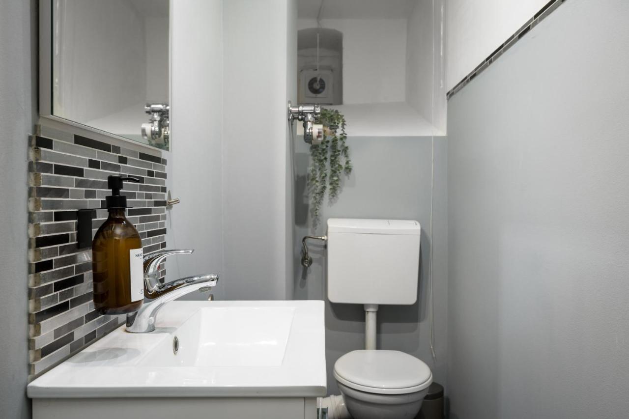 Super Zentral Super Schoener Altbau In Moabit Rostockerstrasse Im Herzen Von Berlin Fuer Bis Zu 6 Personen Exterior foto